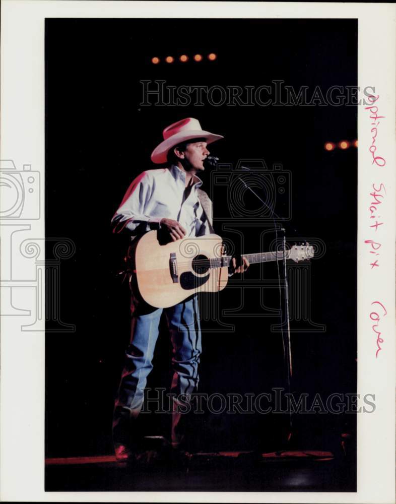 1989 Press Photo Country Singer George Strait at the Summit in Houston, Texas- Historic Images