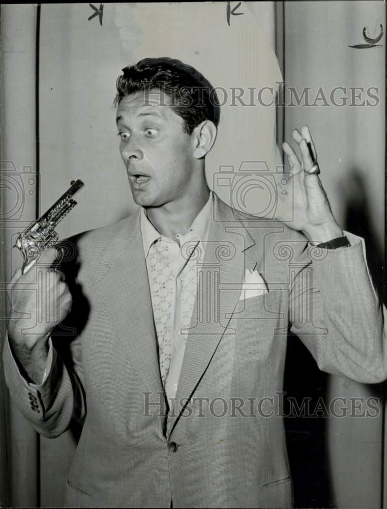 1956 Press Photo TV Emcee Jan Murray, Pointing Gun at Self - hpp41951- Historic Images