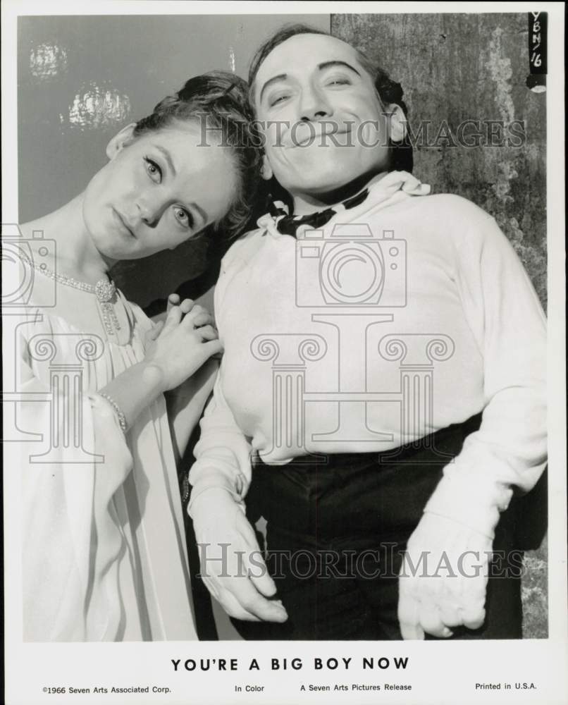 1966 Press Photo Actor Michael Dunn & Co-Star in "You're a Big Boy Now"- Historic Images