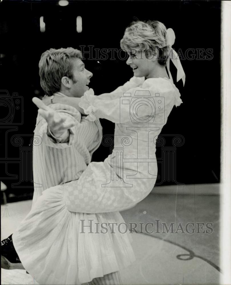 1968 Press Photo Actors Jeff Parker &amp; Suzie Cadham, Dancing in Houston- Historic Images