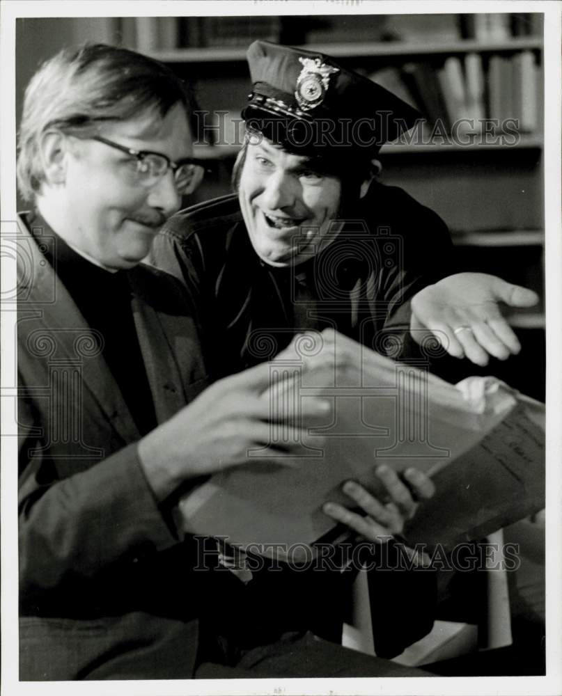 1971 Press Photo Actor Joe Fullen & Co-Star in Houston Performance - hpp42019- Historic Images