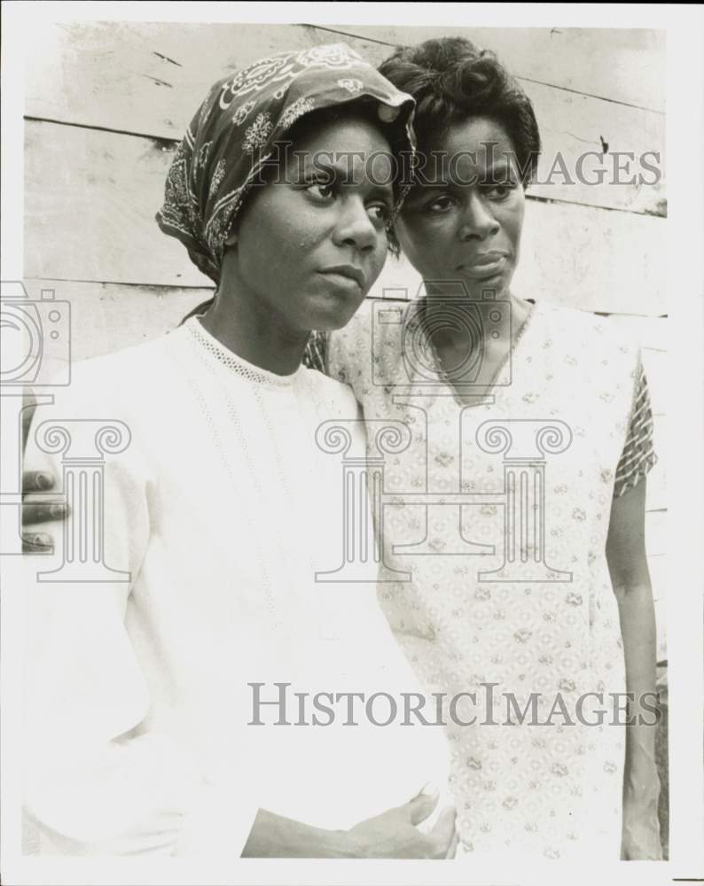 Press Photo Actors Shirley Jo Finney &amp; Cicely Tyson in &quot;Wilma&quot; - hpp42354- Historic Images