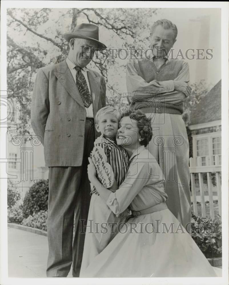 1958 Press Photo Scene from &quot;Father Knows Best&quot; TV Show - hpp42388- Historic Images