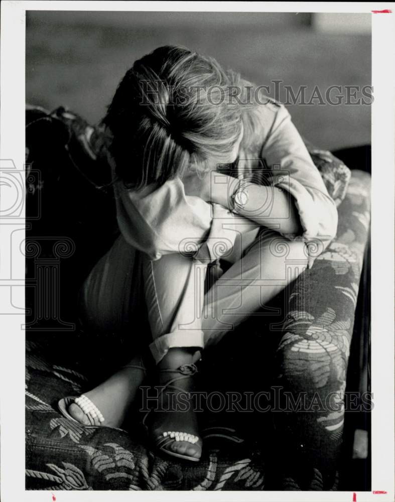 1983 Press Photo Actress Pia Zadora, Head Down During Interview in Houston- Historic Images