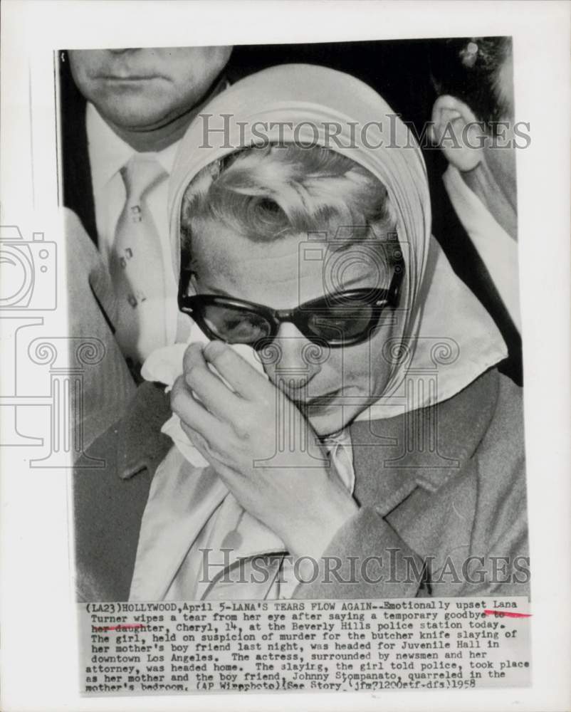 1958 Press Photo Actress Lana Turner Wipes Tears at Beverly Hills Police Station- Historic Images