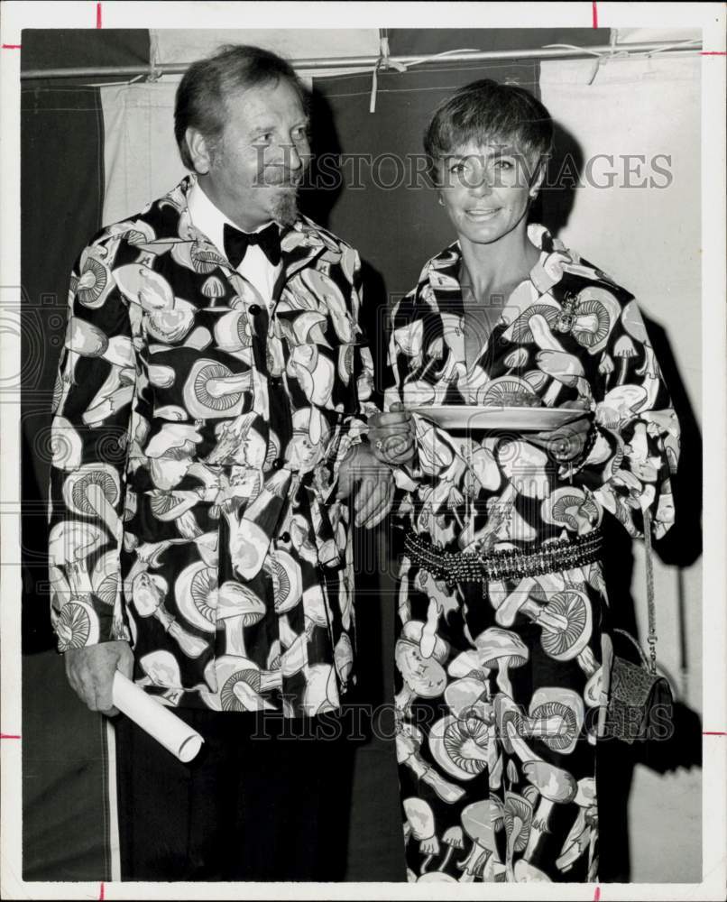 1969 Press Photo Bandleader Skitch Henderson &amp; Wife in New York City - hpp42703- Historic Images