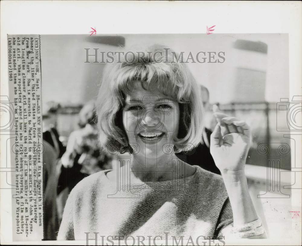 1963 Press Photo Actress Rita Hayworth Aboard SS United States in New York- Historic Images