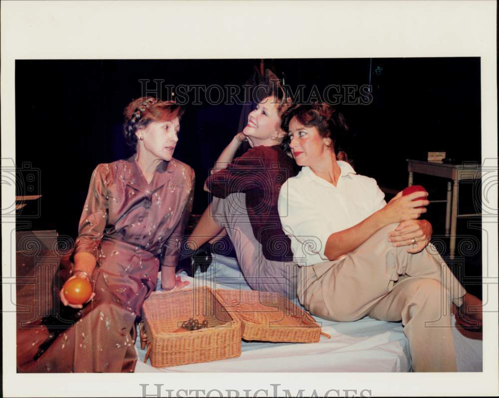 1989 Press Photo &quot;Waiting for the Parade&quot; Scene by Actor&#39;s Workshop in Houston- Historic Images