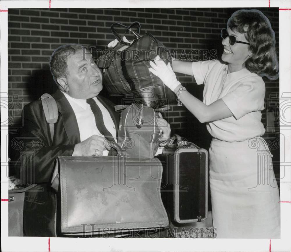 1958 Press Photo Actors Maurice Gosfeld &amp; Sally Jessup at Houston Airport- Historic Images