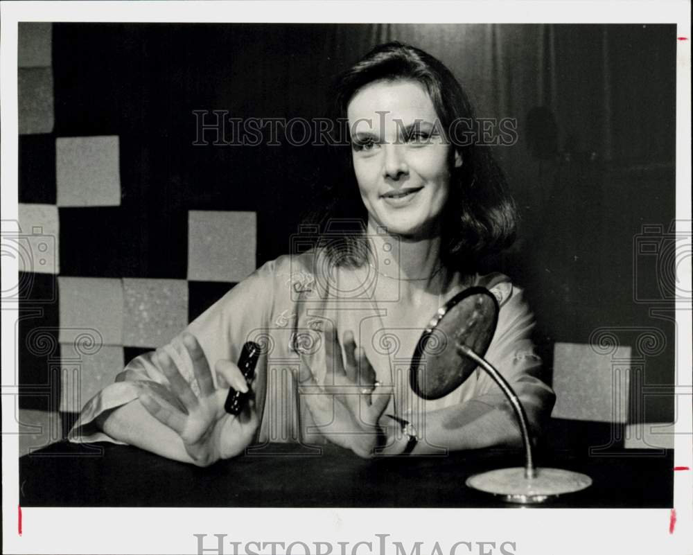 1984 Press Photo Actress Sally Edmundson in &quot;Talking With...&quot; - hpp42866- Historic Images