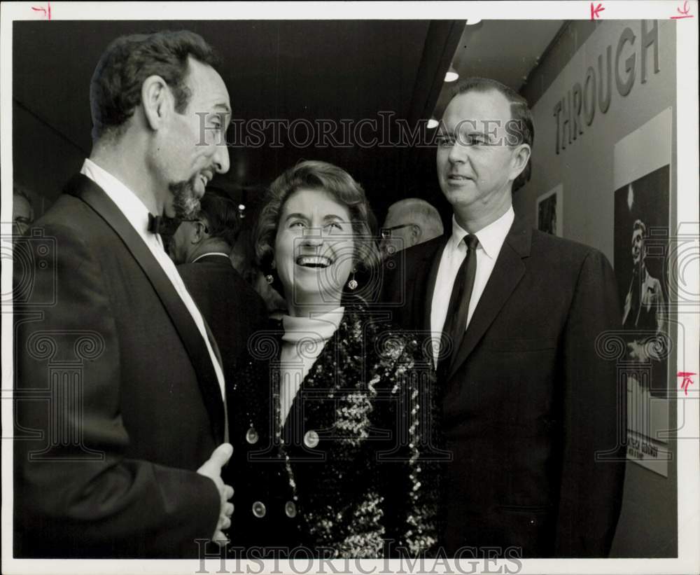 1966 Press Photo Director Joseph Ruskin, Mr. &amp; Mrs. John Knowlton, Alley Theatre- Historic Images