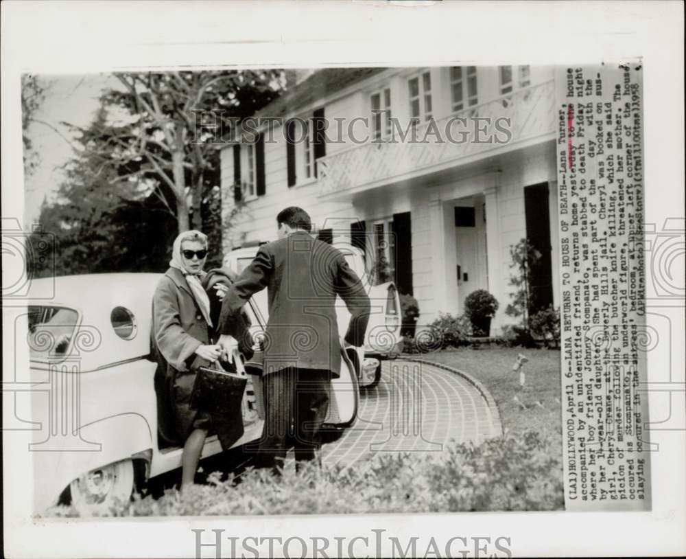 1958 Press Photo Actress Lana Turner Returns CA Home After Stabbing of Boyfriend- Historic Images