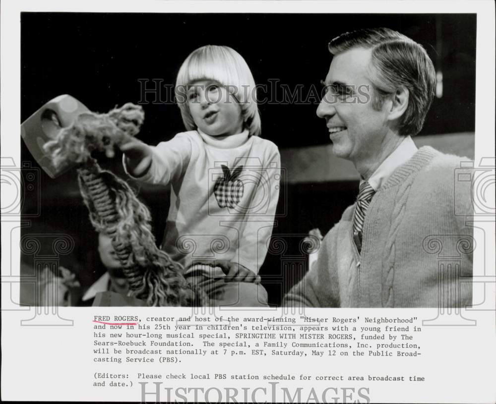 Press Photo Fred Rogers &amp; Child in &quot;Springtime With Mister Rogers&quot; TV Special- Historic Images