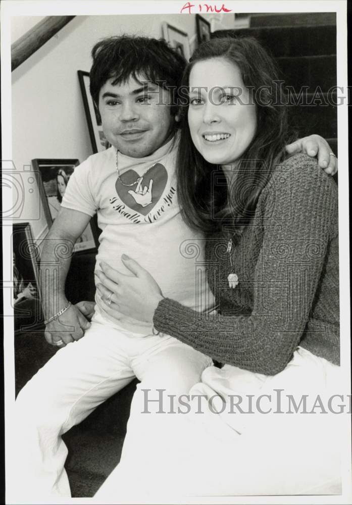 1980 Press Photo Actor Herve Villechaize &amp; Wife Camille in Burbank, California- Historic Images