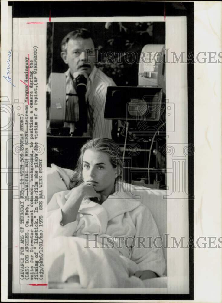 1976 Press Photo Actress Margaux Hemingway & Lamont Johnson on "Lipstick" Set- Historic Images