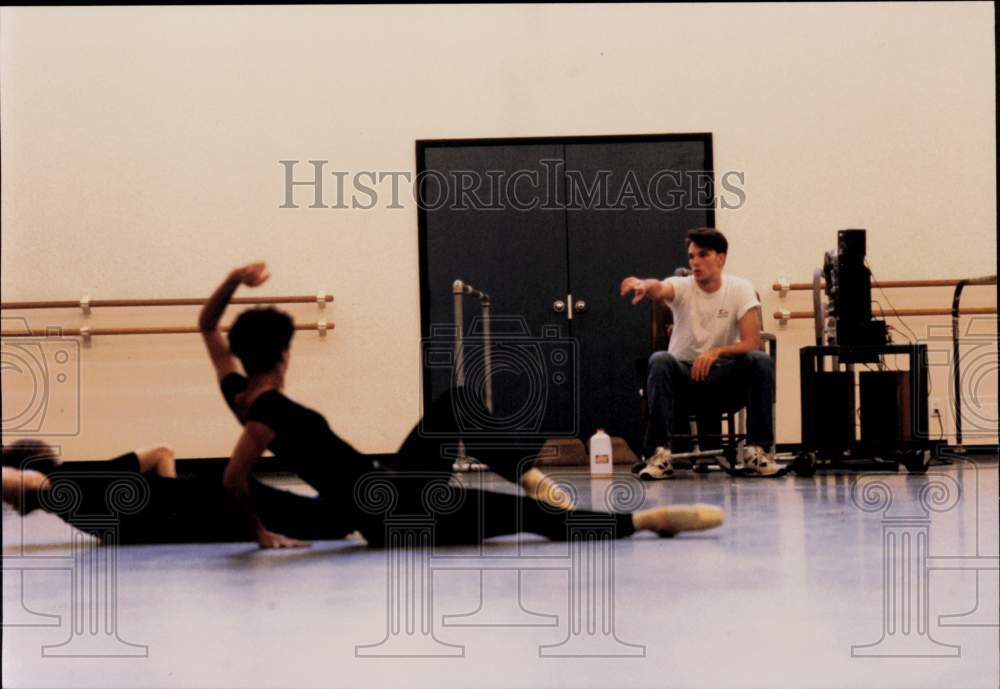 Press Photo Choreographer Trey McIntyre Rehearsing Houston Ballet Dancers- Historic Images