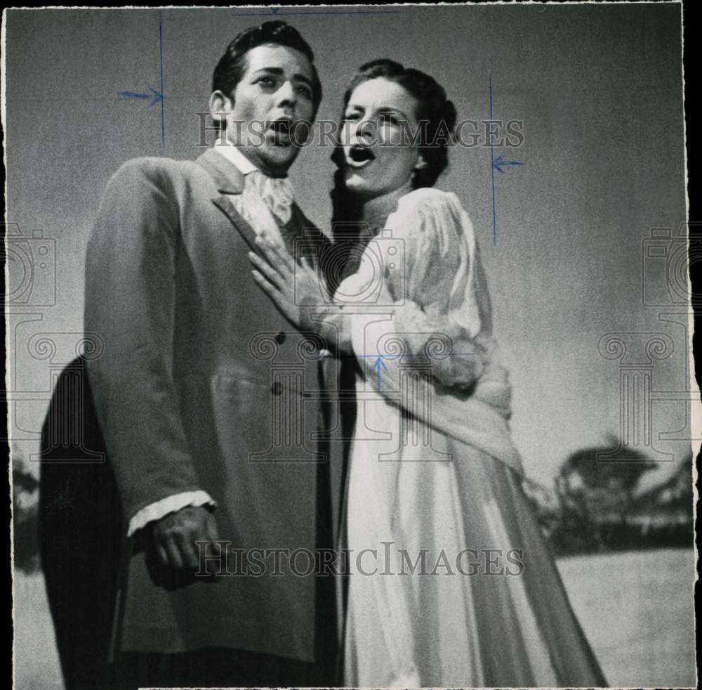 1959 Press Photo Actors Neil Darling, Genevieve Gelles in &#39;Showboat&#39; - hpp43194- Historic Images