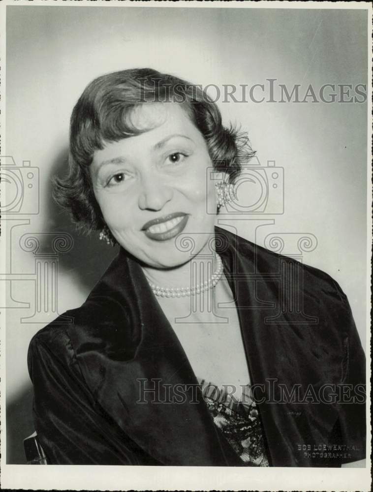 1960 Press Photo Actress Pauline Hecht, &quot;Paper Is All&quot; - hpp43680- Historic Images