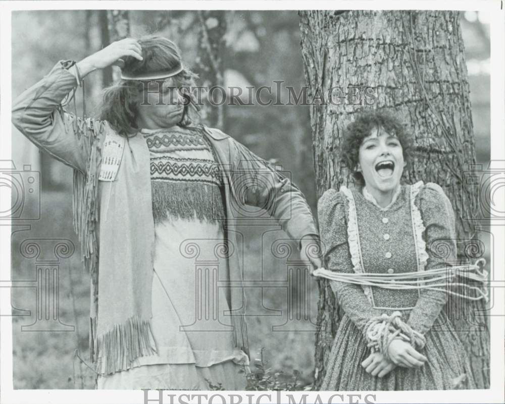 Press Photo Scene from &quot;Tumbleweed Tales&quot; with Theatre on Wheels Actors- Historic Images