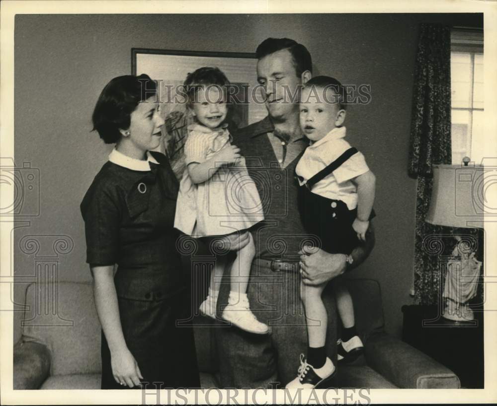 1955 Press Photo Mary Louise and Terry Brennan and children featured on CBS show- Historic Images