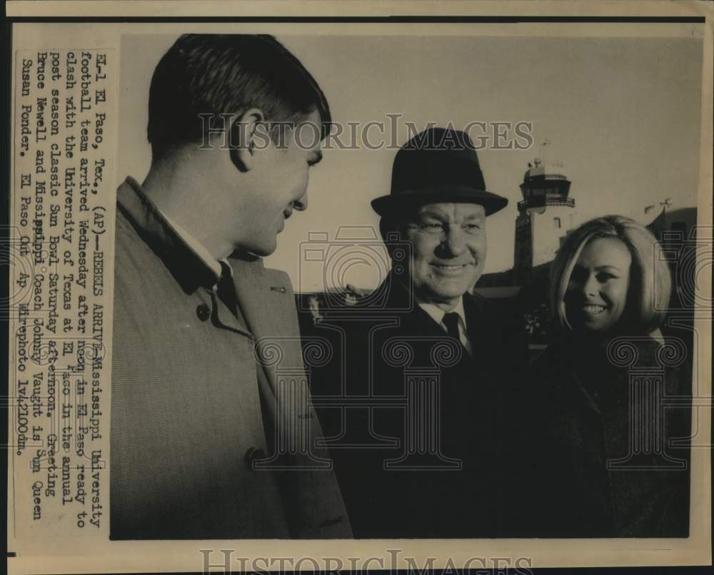 Press Photo Susan Ponder greets Bruce Newell and Johnny Vaught to El Paso, Texas- Historic Images