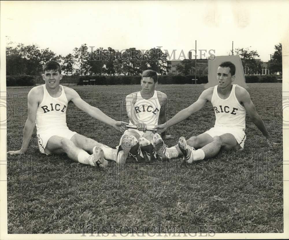 1966 Press Photo Conley Brown with Rice track members - hps01007- Historic Images