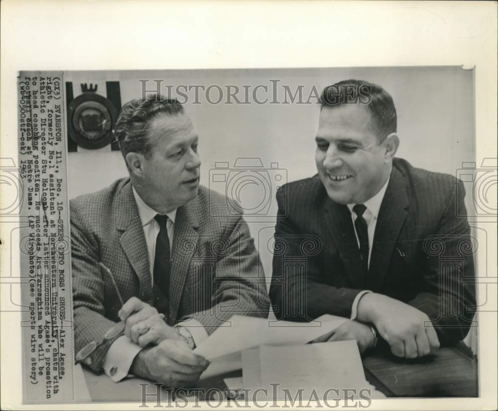1963 Press Photo Alex Agase and Stu Holcomb chat Northwestern University.- Historic Images