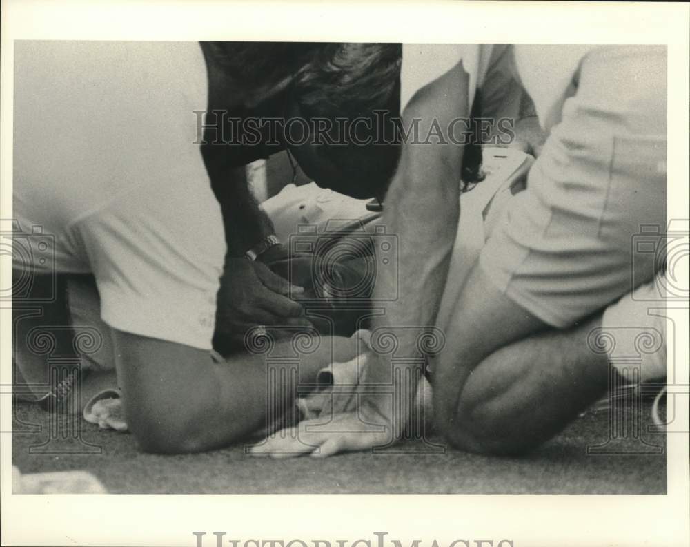 1988 Press Photo Jermaine Alexander of South Houston High School suffers injury.- Historic Images