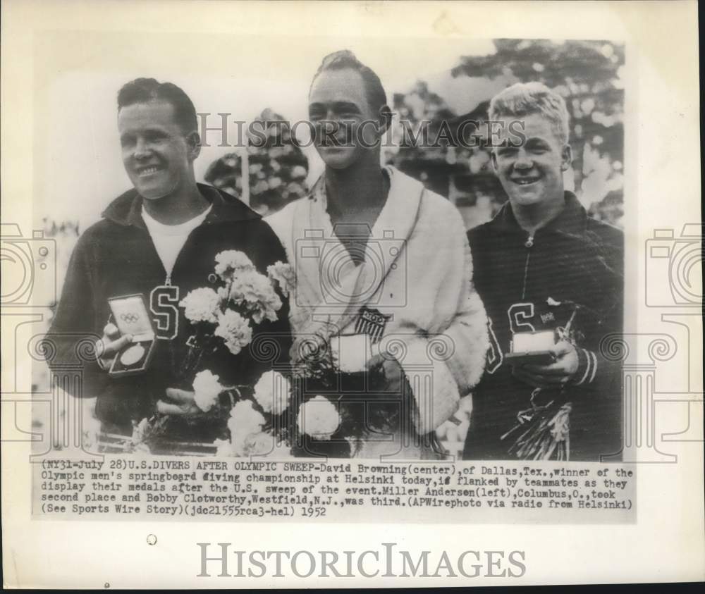 1952 Press Photo David Browning and other Olympic diving champions show medals- Historic Images