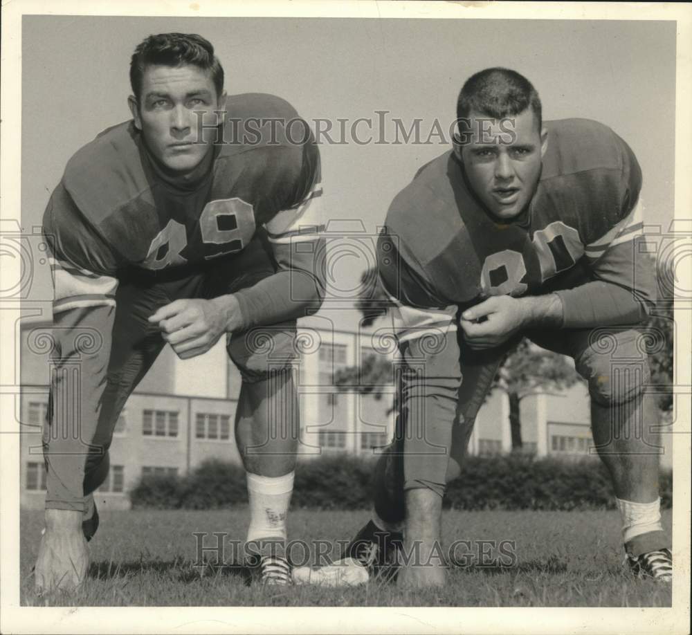 1958 Press Photo Blois Bridges and Dan Hart in 3-point stance position.- Historic Images