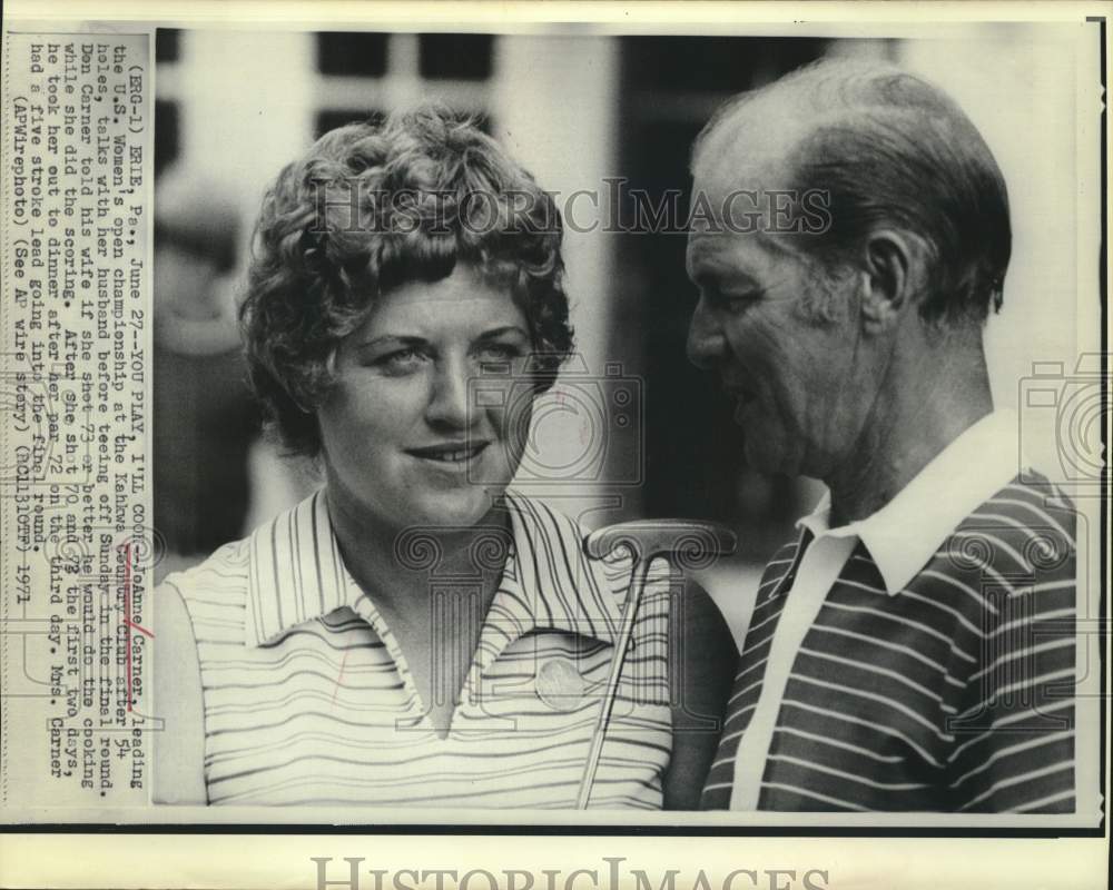 1971 Press Photo Golfer JoAnne Carner and husband chat at Kahkwa Country Club.- Historic Images