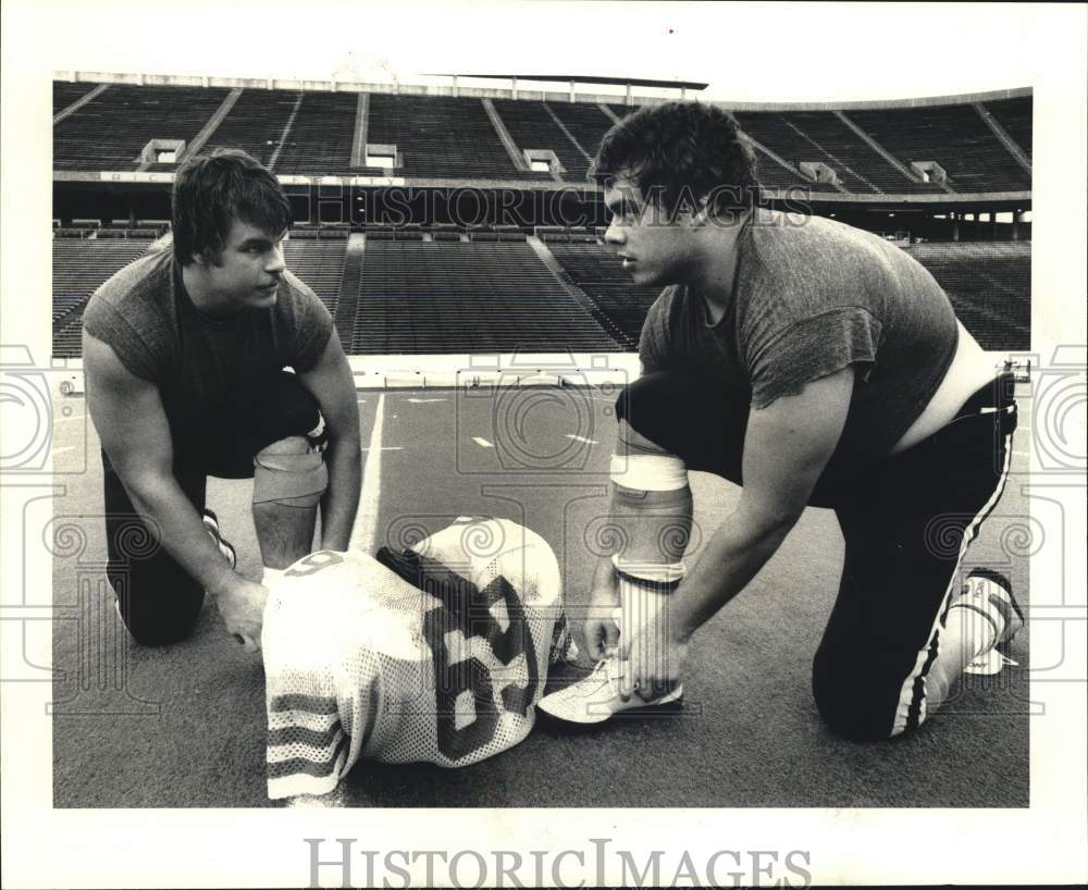 1983 Press Photo Rice University guards Rick Christon and Scott McLaughlin.- Historic Images