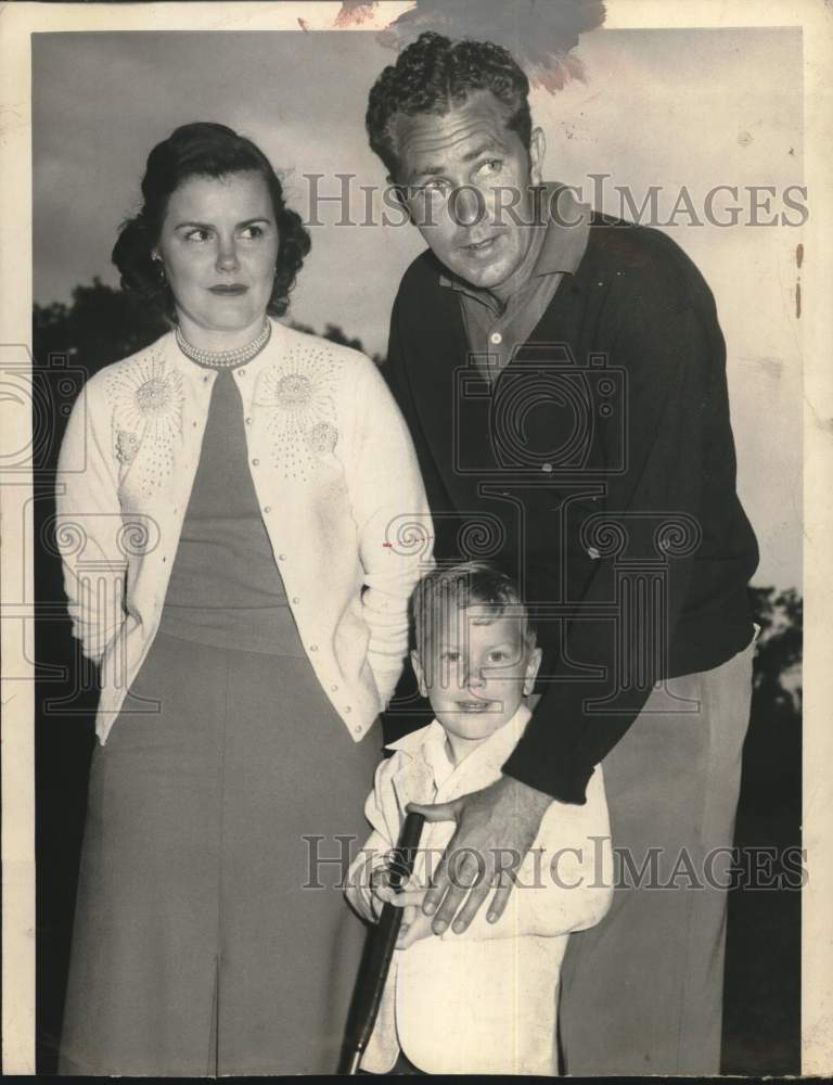 1956 Press Photo Golfer Jack Sellman pictured with fans. - hps01489- Historic Images