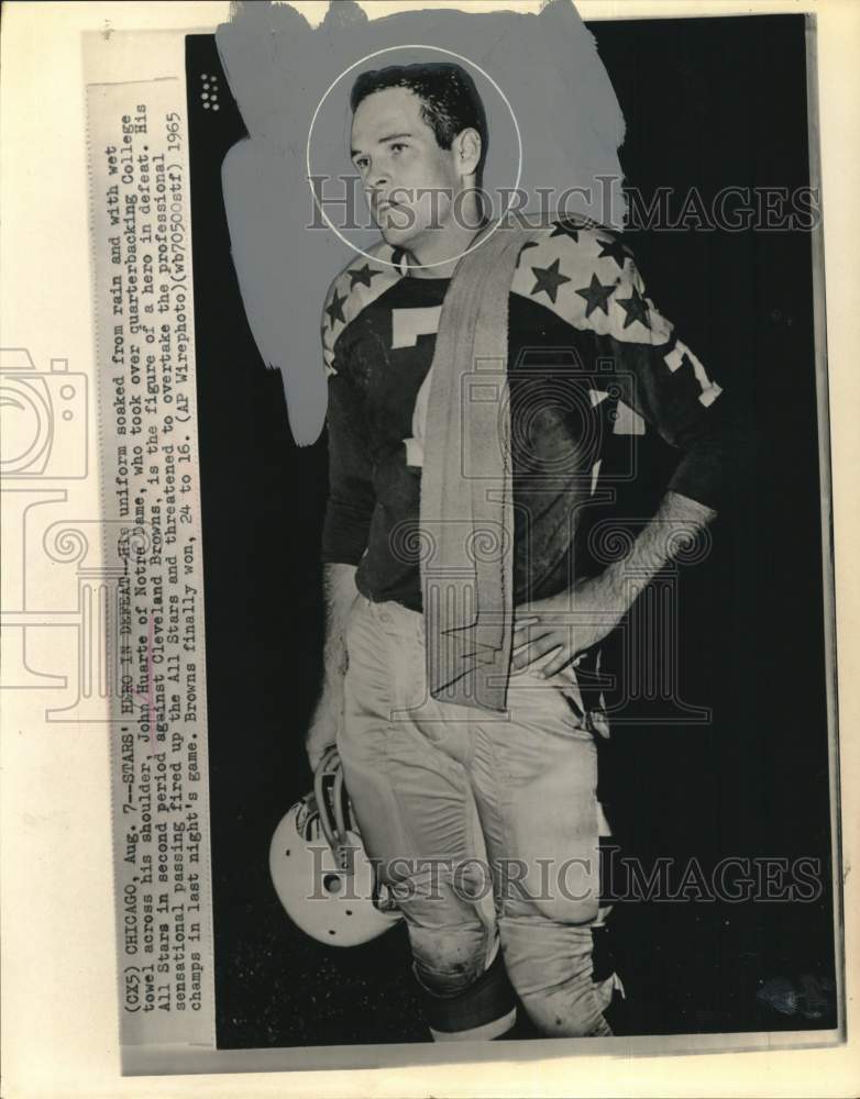 1965 Press Photo Quarterback John Huarte soaked from Chicago football game.- Historic Images