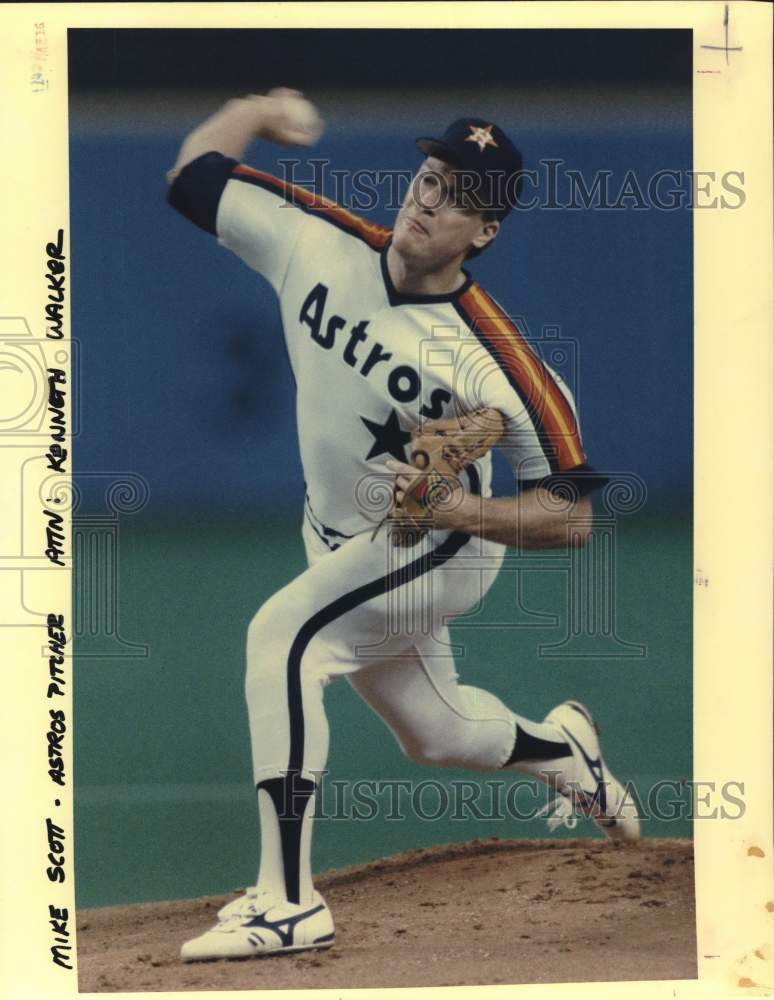 1988 Press Photo Astros&#39; pitcher Mike Scott delivers pitch to Braves.- Historic Images