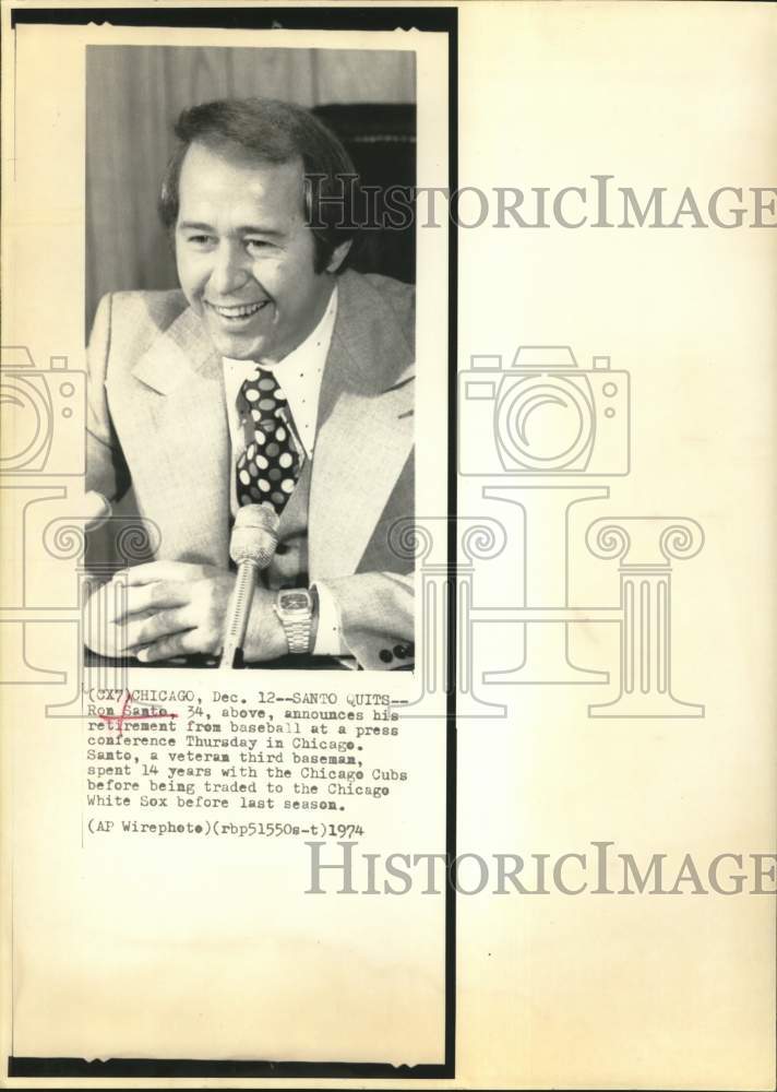 1974 Press Photo Ron Santo announces retirement from baseball to Chicago press.- Historic Images