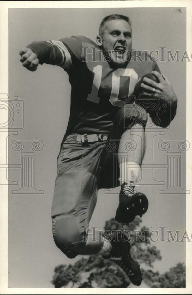 1959 Press Photo Sammy Burk runs with football. - hps01858- Historic Images