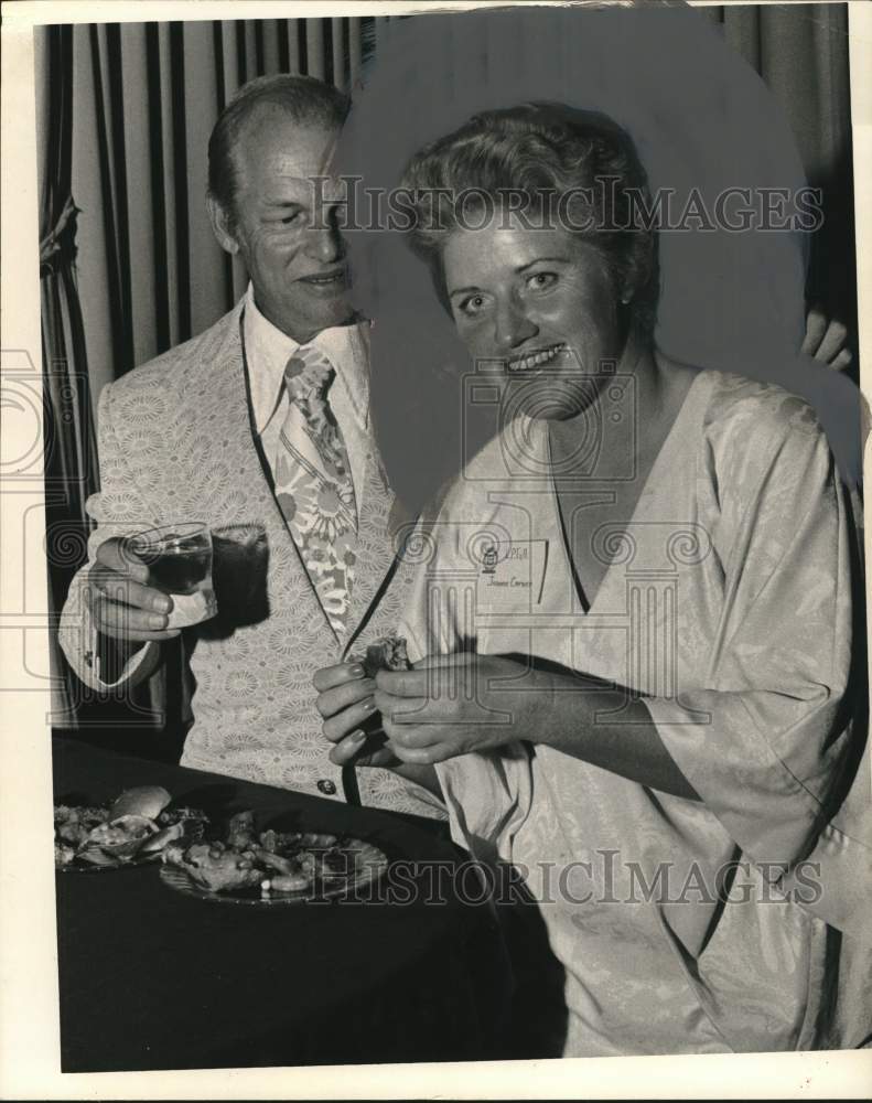 1973 Press Photo LPGA Treasurer JoAnne Carner enjoys dinner entree - hps02341- Historic Images