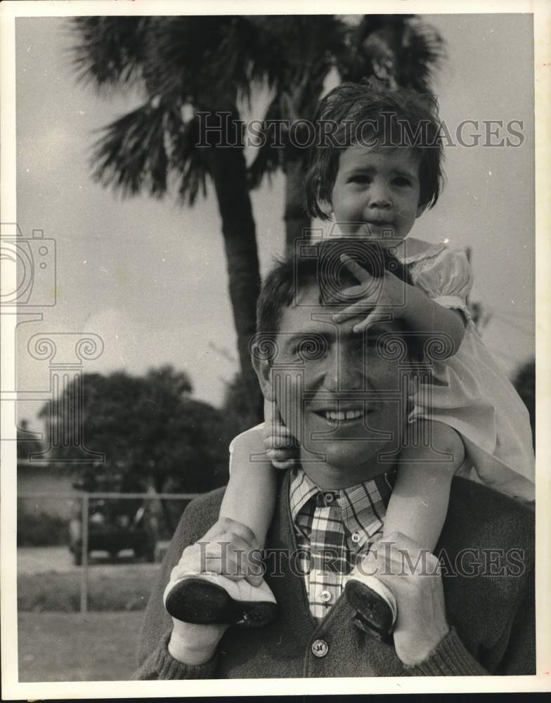 1966 Press Photo Houston Astros Frank Carpin and daughter Patricia. - hps02553- Historic Images