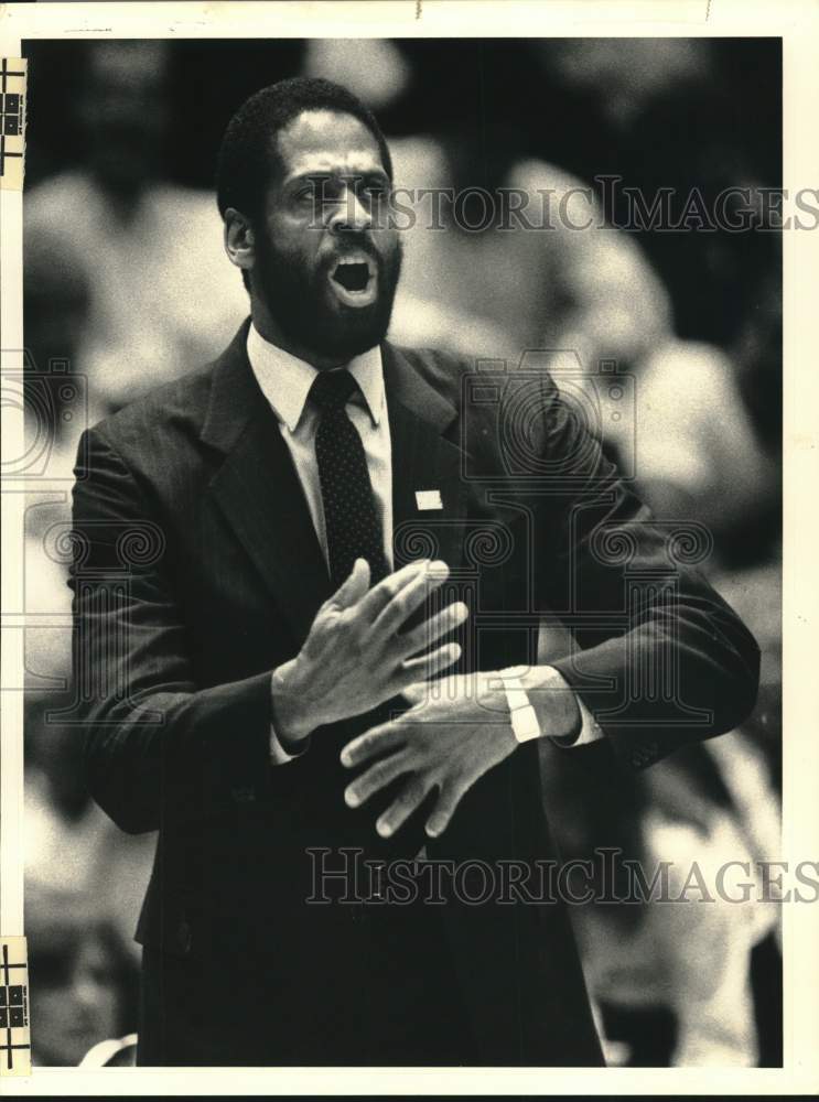 1986 Press Photo Los Angeles Clippers Don Chaney yells. - hps02583- Historic Images