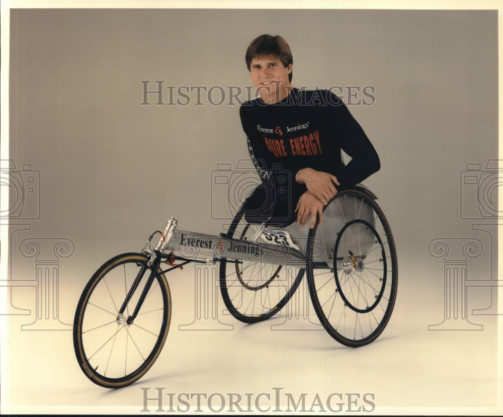 Press Photo Wheelchair racer Tom Sellers in Houston's TIRR Sports Festival.- Historic Images