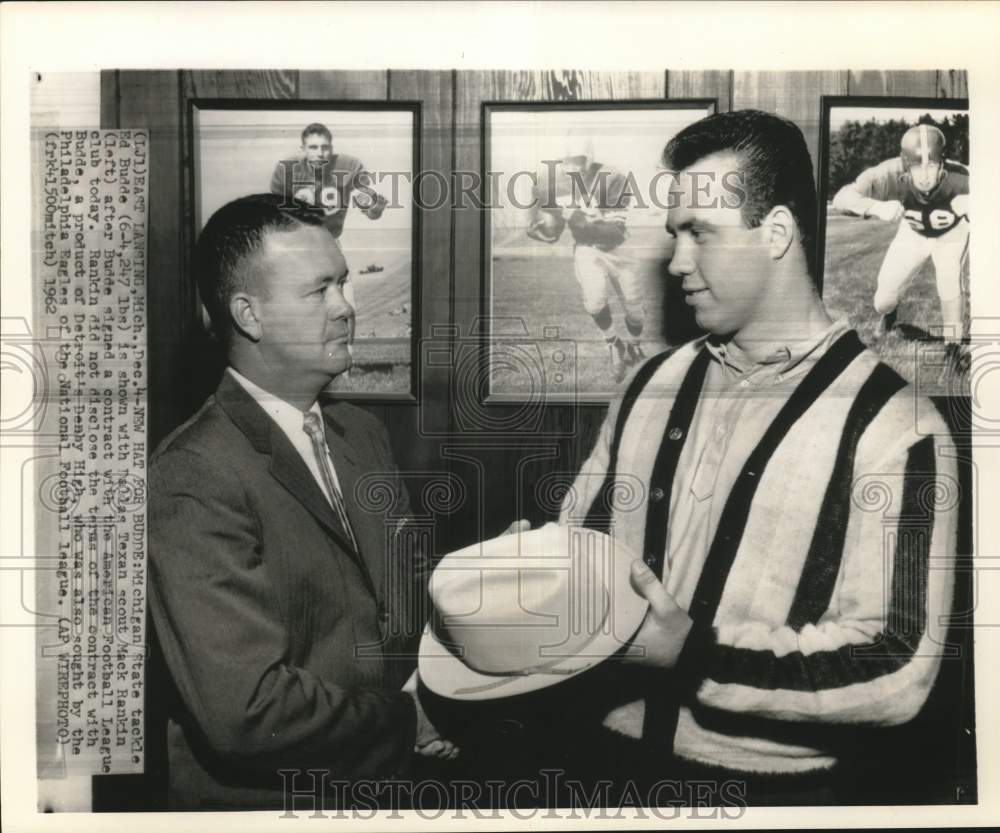 1962 Press Photo Football player Ed Budde and Mack Rankin chat after AFL signing- Historic Images