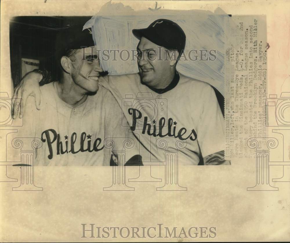 1950 Press Photo Phillies&#39; pitcher Bob Miller chats with manager Eddie Sawyer.- Historic Images