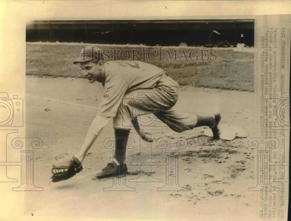 1943 Press Photo Howard Schultz traded from St Paul to Brooklyn Dodgers Baseball- Historic Images