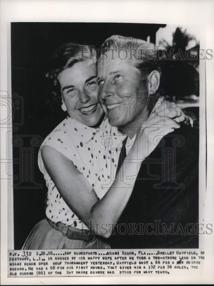 1955 Press Photo Golfer Shelley Mayfield hugged by wife at Miami Beach Open- Historic Images