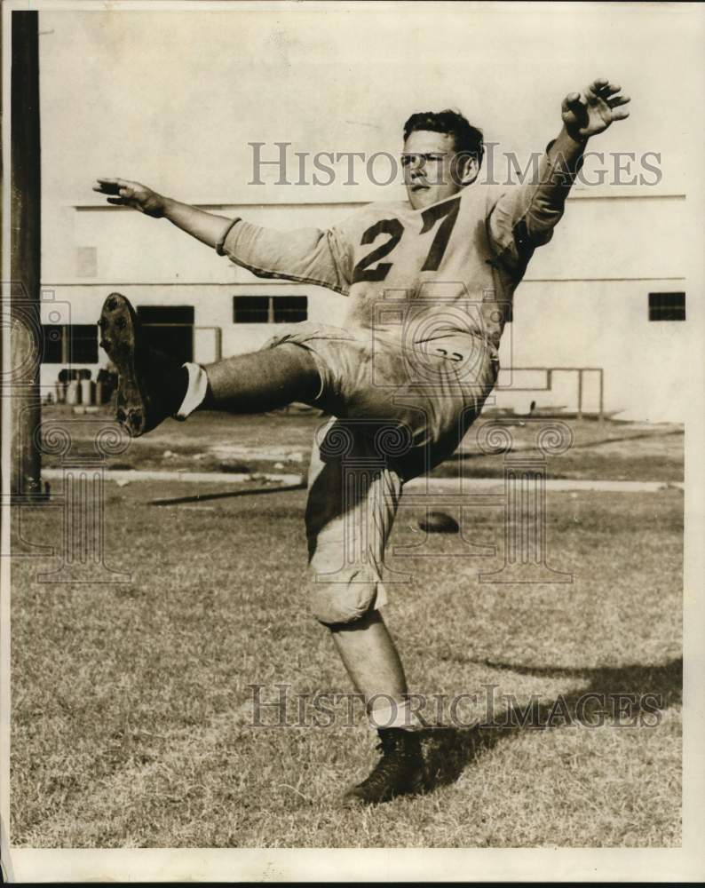 1958 Press Photo Lester Veltman #27, kicks the football - hps05998- Historic Images