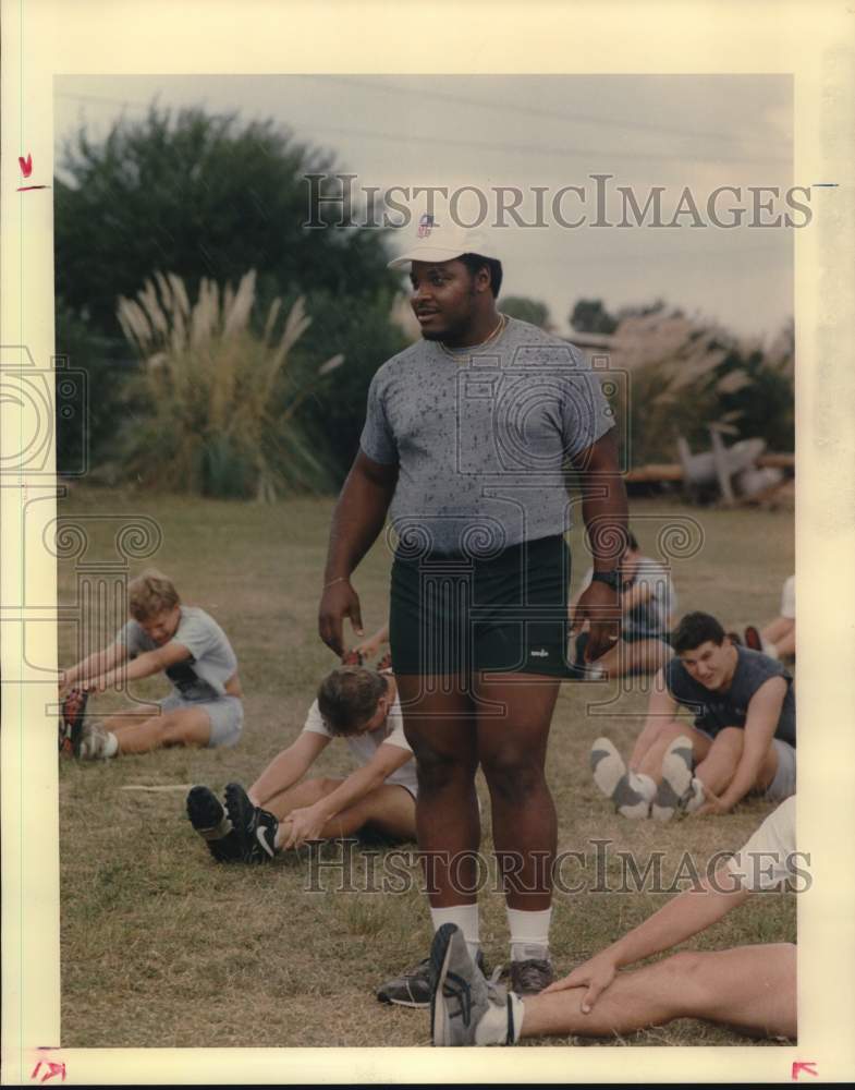 1988 Press Photo Strake Jesuit Football Dwain Turner &amp; Player at Practice- Historic Images