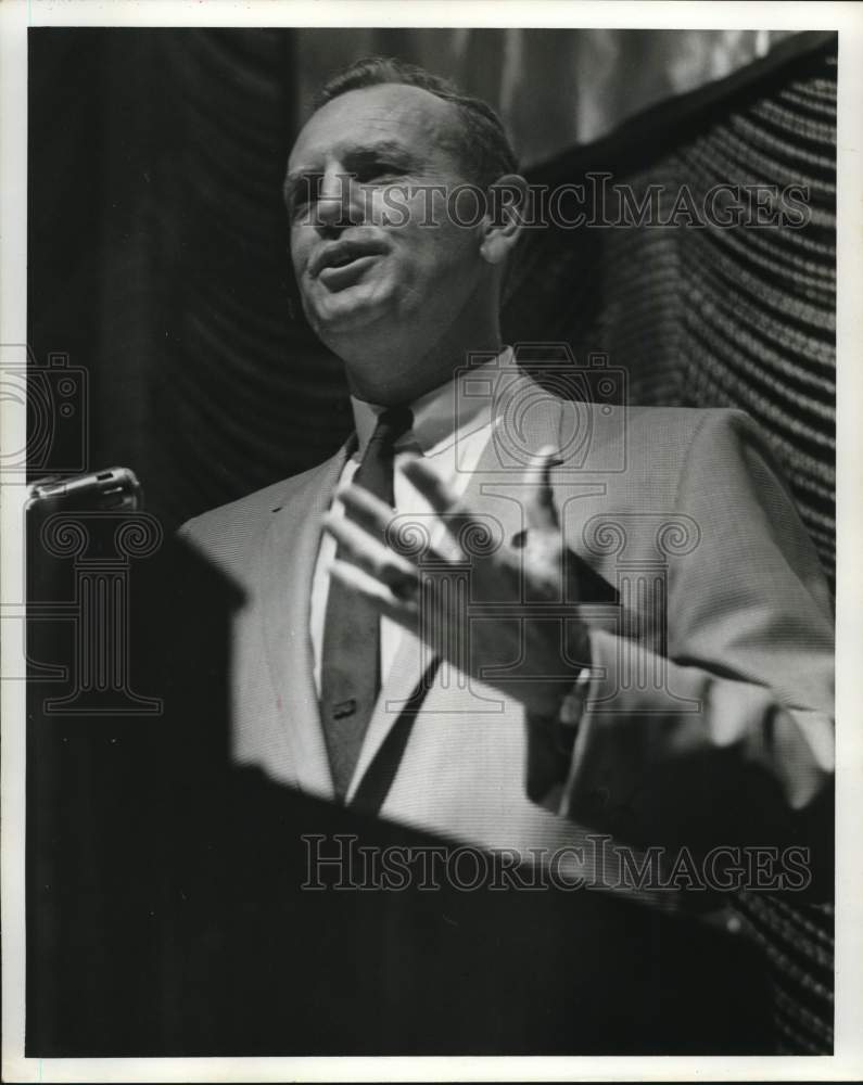 1968 Press Photo University of Houston Football Coach Bill Yeoman speaks at Club- Historic Images