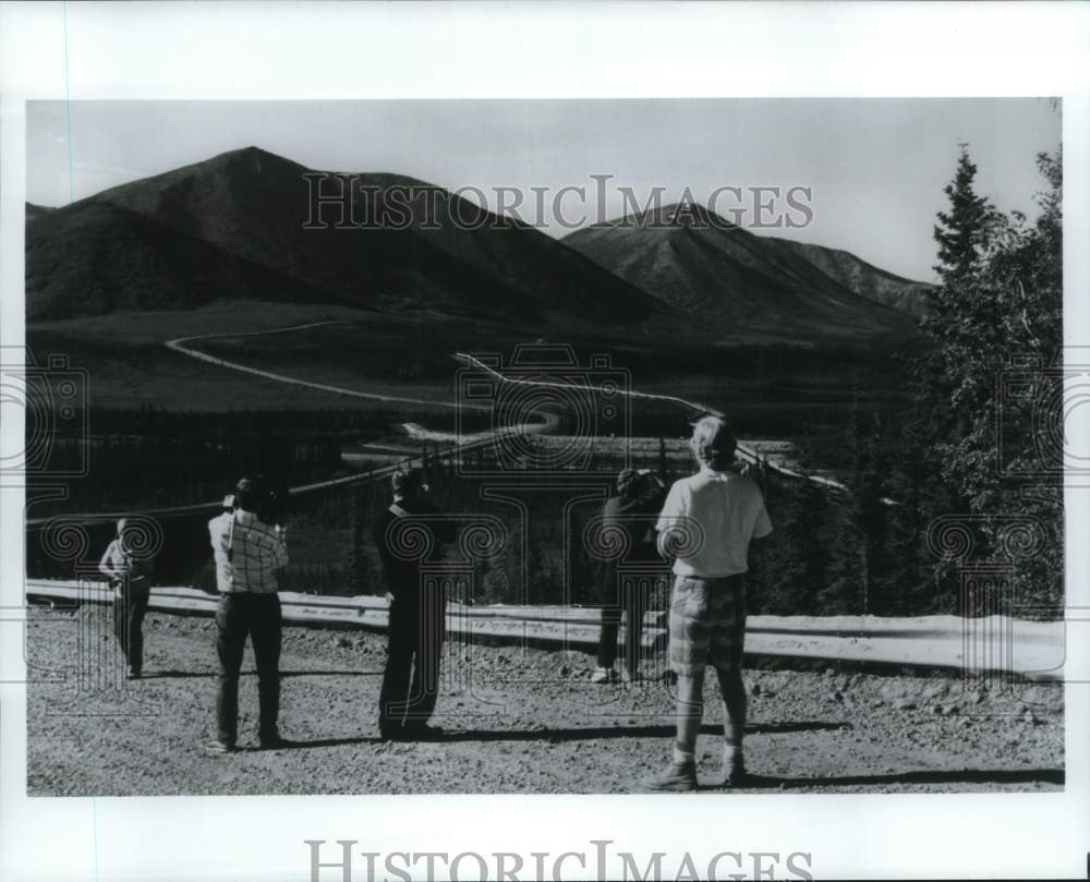 Press Photo Princess Tours photographers take photos of Dalton Highway in Alaska- Historic Images