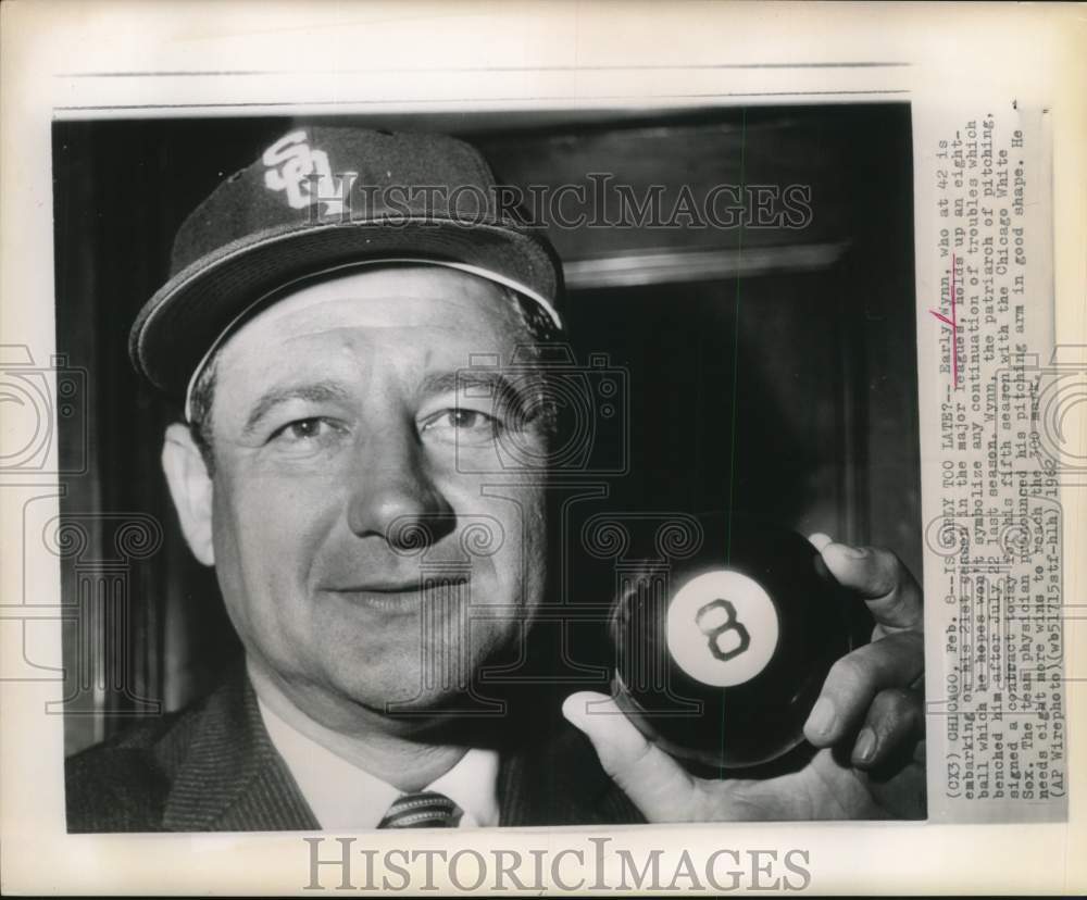 1962 Press Photo Early Wynn, Chicago White Sox Baseball Player with 8-Ball- Historic Images